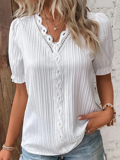 Bea | Charming blouse with elegant details