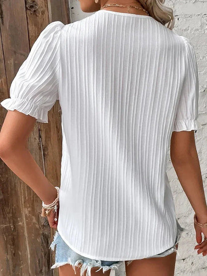 Bea | Charming blouse with elegant details