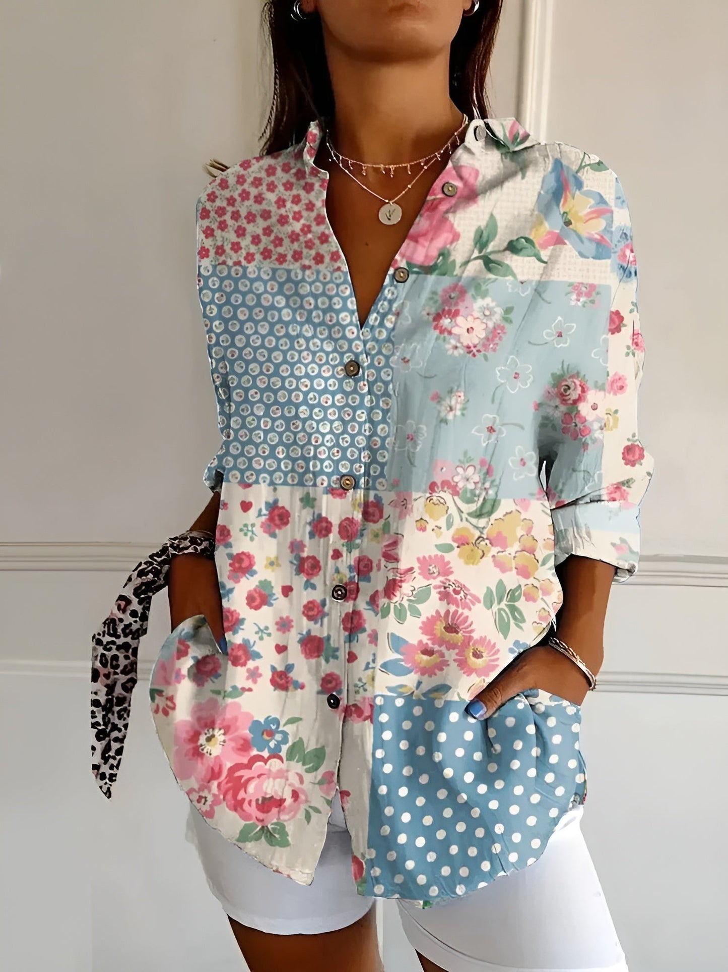 Avril | Elegant blouse with playful prints